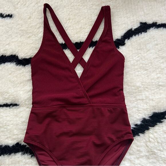 La Blanca Crimson Red Ribbed Cross Back One Piece Swimsuit - Picture 4 of 7